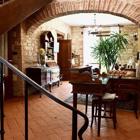 Residenza Le Logge Bed & Breakfast Gubbio Exterior photo