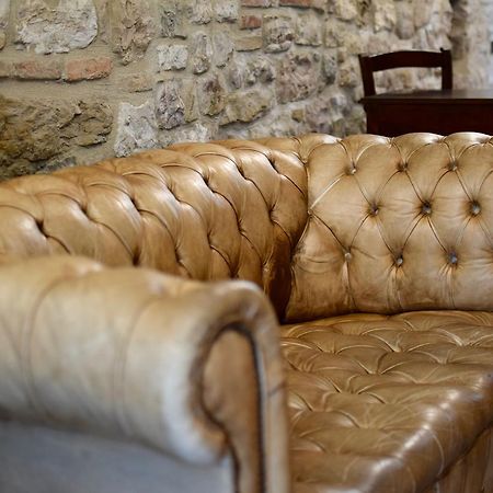 Residenza Le Logge Bed & Breakfast Gubbio Exterior photo