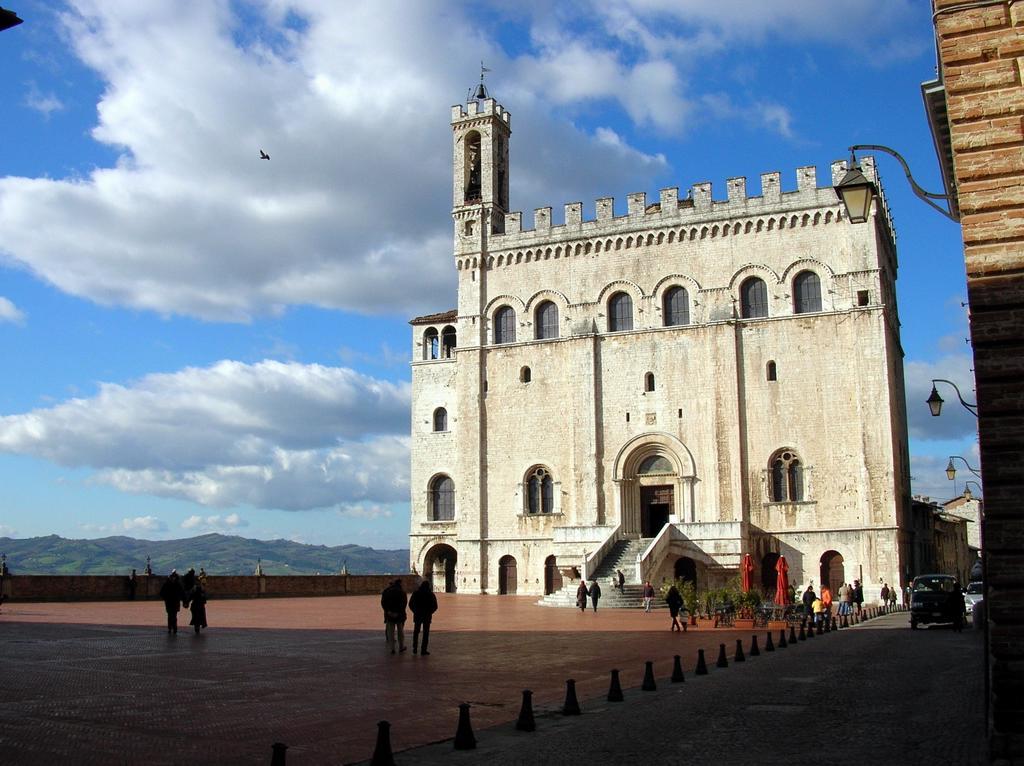 Residenza Le Logge Bed & Breakfast Gubbio Exterior photo