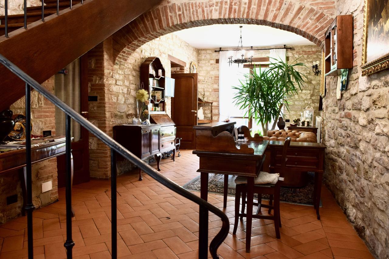 Residenza Le Logge Bed & Breakfast Gubbio Exterior photo